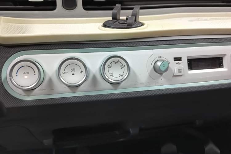 Used Wuling Hongguang MINIEV 2022 Enjoy Edition Lithium Iron Phosphate Audio And AC Panel