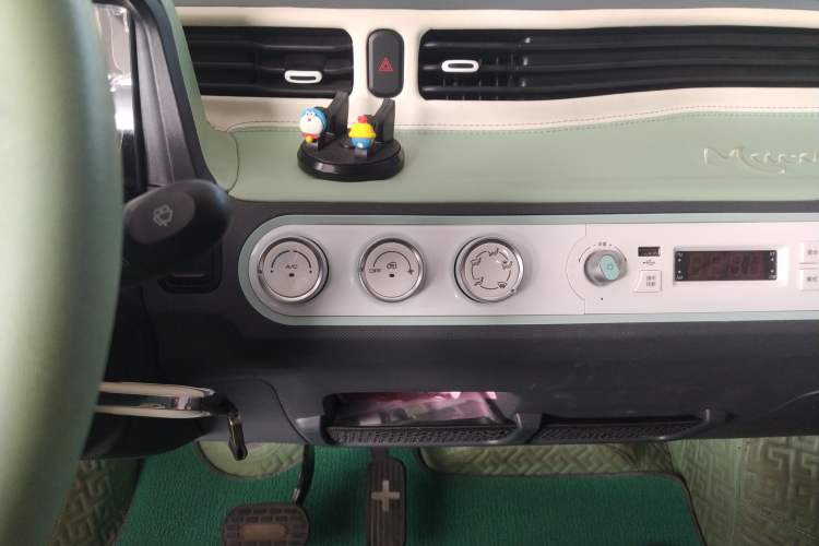 Used Wuling Hongguang MINIEV 2022 Macaron Fashion Edition Lithium-Nickel-Cobalt-Alpha-oxide Audio And AC Panel