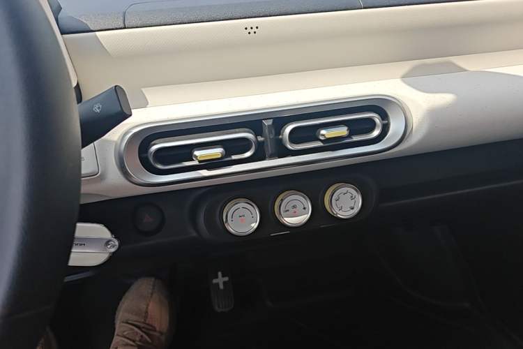 Used Wuling Hongguang MINIEV 2022 Macaron Fashion Model Lithium Iron Phosphate Audio And AC Panel