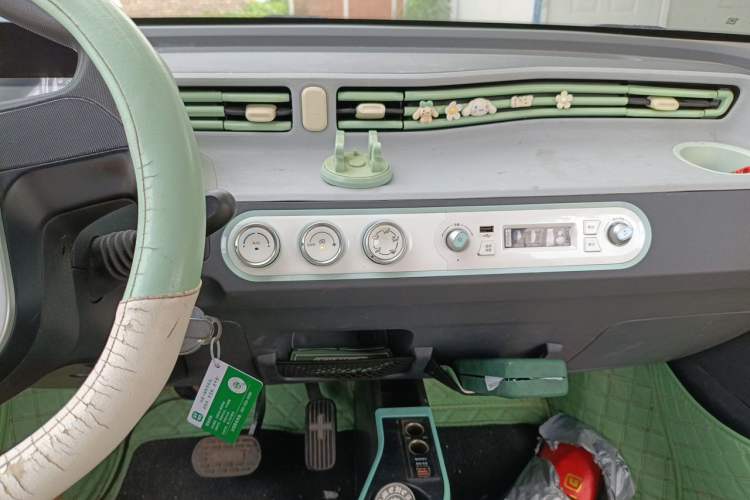 Used Wuling Hongguang MINIEV 2022 Macaron Premium Model – Lithium Iron Phosphate Audio And AC Panel