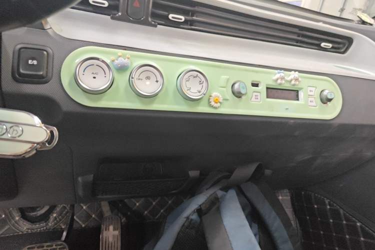 Used Wuling Hongguang MINIEV 2022 Macaron Premium Model – Lithium Iron Phosphate Audio And AC Panel