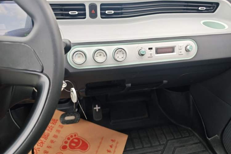 Used Wuling Hongguang MINIEV 2022 Macaron Premium Model – Lithium Iron Phosphate Audio And AC Panel