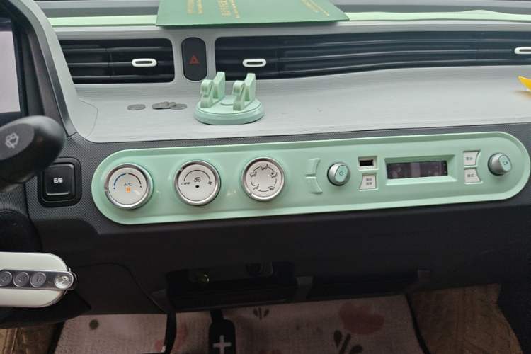 Used Wuling Hongguang MINIEV 2022 Macaron Premium Model – Lithium Iron Phosphate Audio And AC Panel