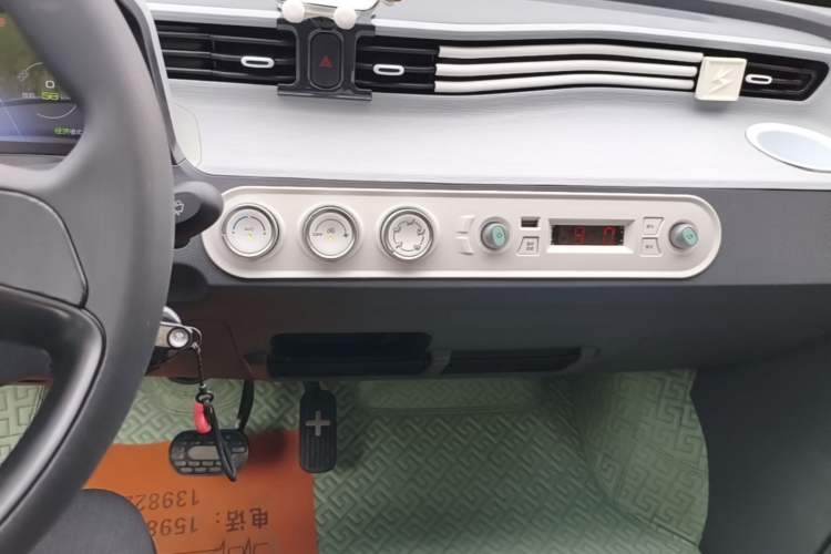 Used Wuling Hongguang MINIEV 2022 Macaron Premium Model – Lithium Iron Phosphate Audio And AC Panel
