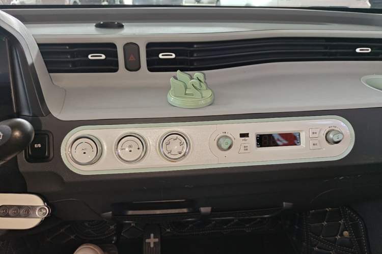 Used Wuling Hongguang MINIEV 2022 Macaron Premium Model – Lithium Iron Phosphate Audio And AC Panel