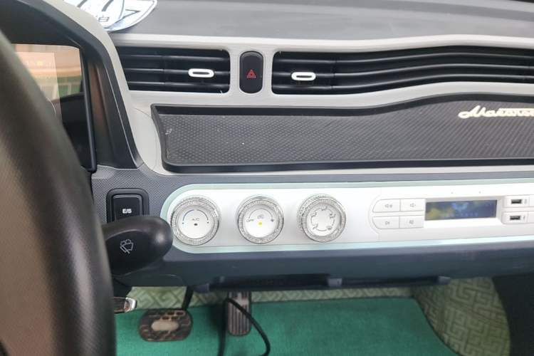 Used Wuling Hongguang MINIEV 2022 Macaron Premium Model – Lithium Ternary Battery Audio And AC Panel