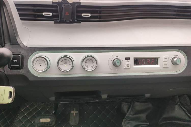 Used Wuling Hongguang MINIEV 2022 Macaron Premium Model – Lithium Iron Phosphate Audio And AC Panel