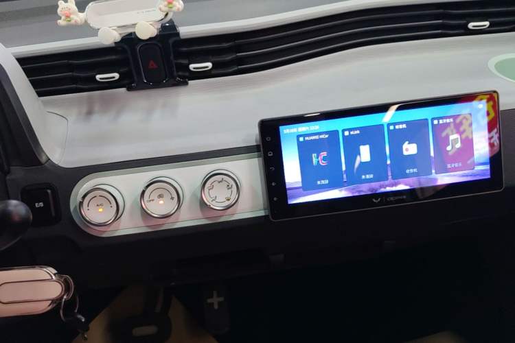 Used Wuling Hongguang MINIEV 2022 Macaron Premium Model – Lithium Iron Phosphate Audio And AC Panel