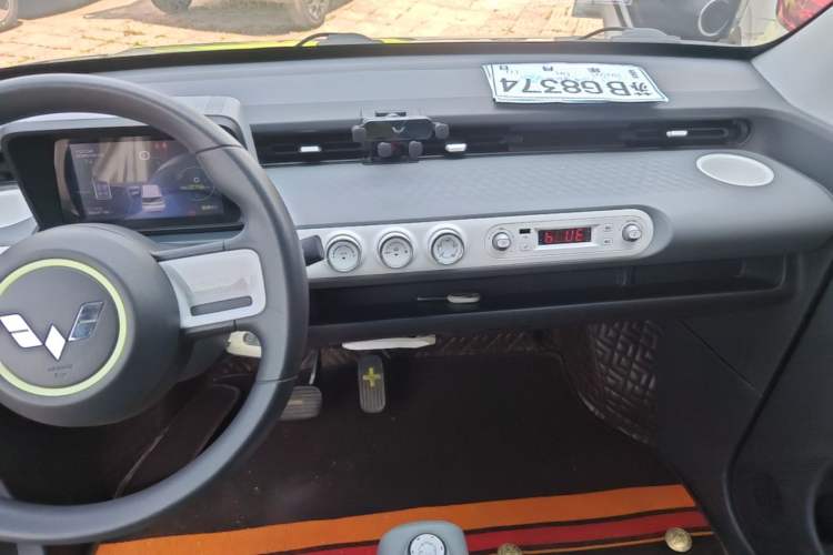 Used Wuling Hongguang MINIEV 2022 GAMEBOY 300km Enthusiast Model with Lithium Iron Phosphate Audio And AC Panel