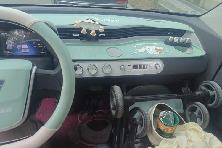 Used Wuling Hongguang MINIEV 2022 Macaron Premium Model – Lithium Iron Phosphate Audio And AC Panel