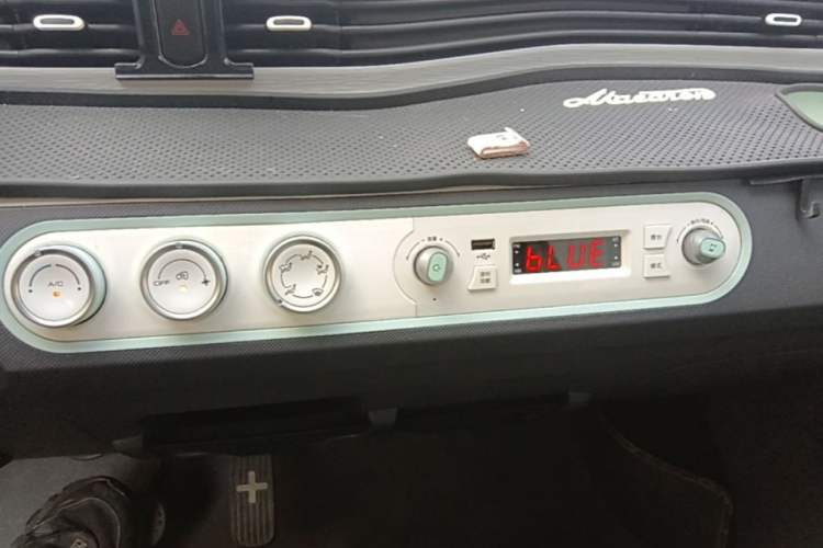 Used Wuling Hongguang MINIEV 2022 Macaron Premium Model – Lithium Iron Phosphate Audio And AC Panel