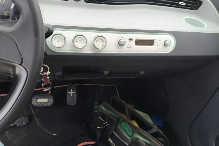 Used Wuling Hongguang MINIEV 2022 Macaron Premium Model – Lithium Iron Phosphate Audio And AC Panel