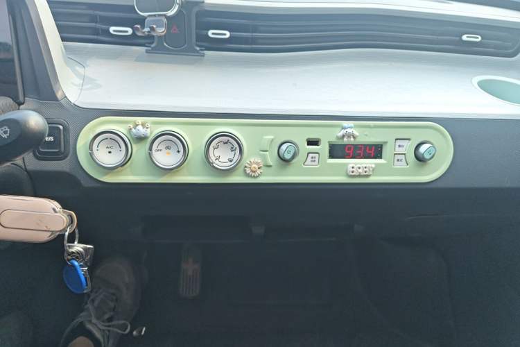 Used Wuling Hongguang MINIEV 2022 Macaron Premium Model – Lithium Iron Phosphate Audio And AC Panel