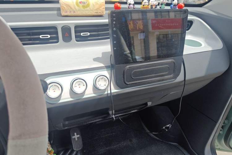 Used Wuling Hongguang MINIEV 2022 Macaron Fashion Model Lithium Iron Phosphate Audio And AC Panel