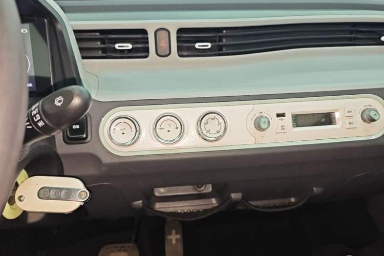 Used Wuling Hongguang MINIEV 2022 Macaron Premium Model – Lithium Iron Phosphate Audio And AC Panel