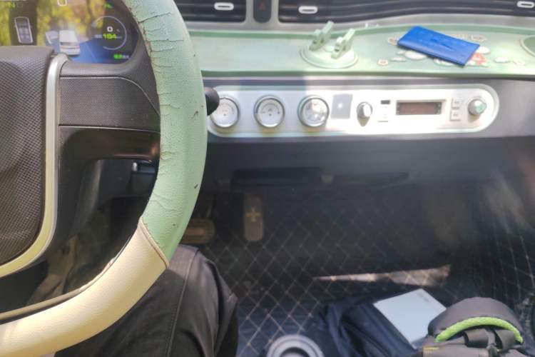 Used Wuling Hongguang MINIEV 2022 Macaron Premium Model – Lithium Iron Phosphate Audio And AC Panel