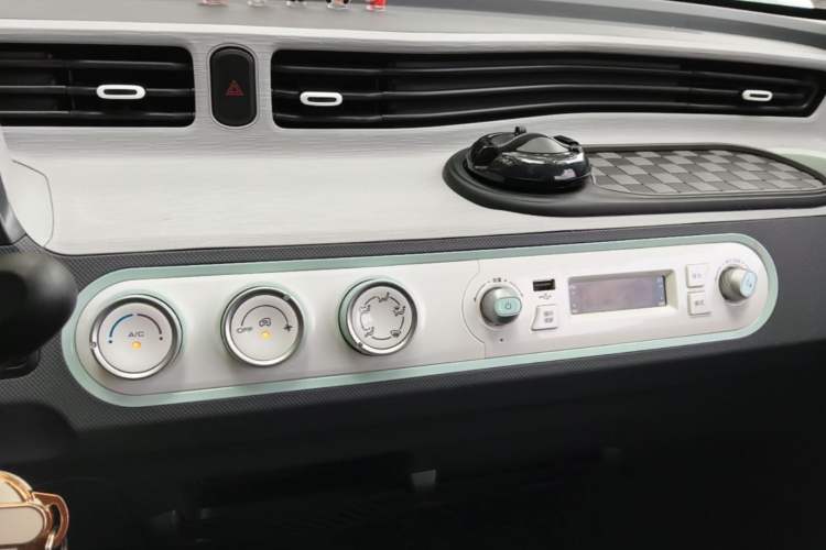 Used Wuling Hongguang MINIEV 2022 Macaron Premium Model – Lithium Iron Phosphate Audio And AC Panel