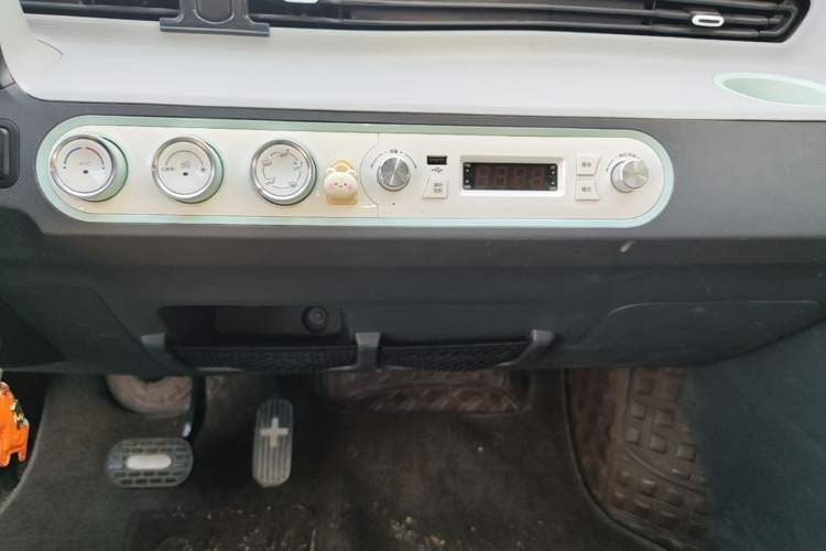 Used Wuling Hongguang MINIEV 2022 Macaron Fashion Model Lithium Iron Phosphate Audio And AC Panel