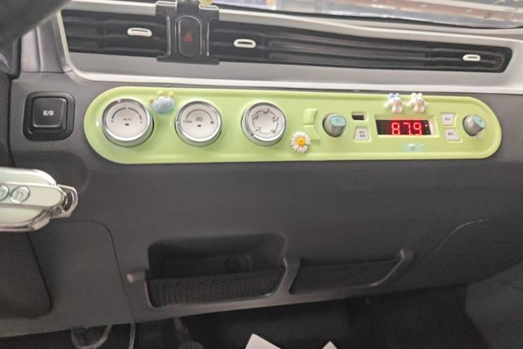 Used Wuling Hongguang MINIEV 2022 Macaron Premium Model – Lithium Iron Phosphate Audio And AC Panel