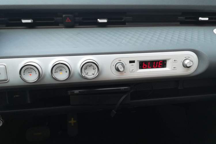 Used Wuling Hongguang MINIEV 2022 GAMEBOY 300km Enthusiast Model with Lithium Iron Phosphate Audio And AC Panel