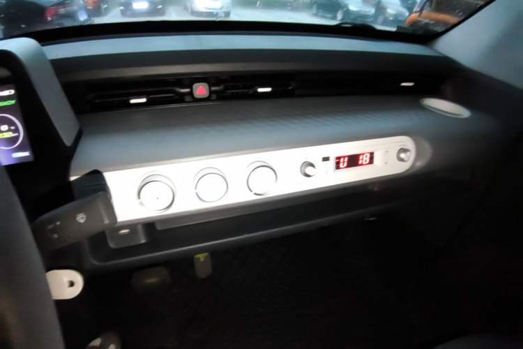 Used Wuling Hongguang MINIEV 2022 GAMEBOY 300km Enthusiast Model with Lithium Iron Phosphate Audio And AC Panel