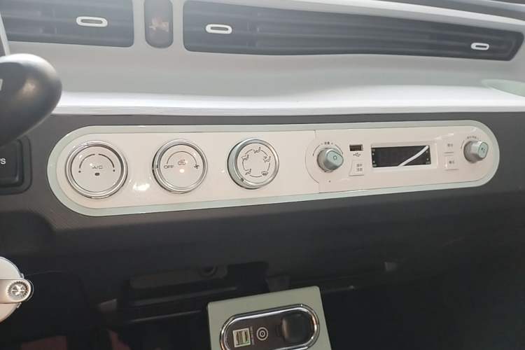 Used Wuling Hongguang MINIEV 2022 Macaron Premium Model – Lithium Iron Phosphate Audio And AC Panel