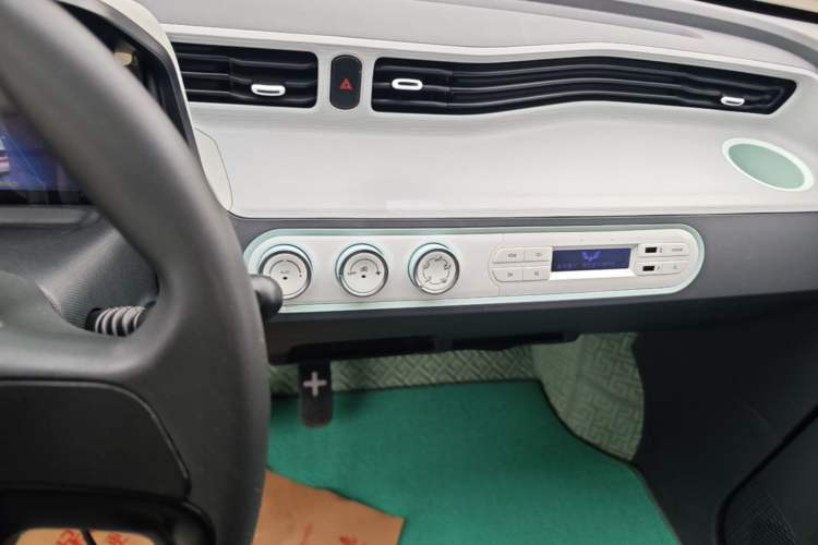 Used Wuling Hongguang MINIEV 2022 Macaron Premium Model – Lithium Iron Phosphate Audio And AC Panel