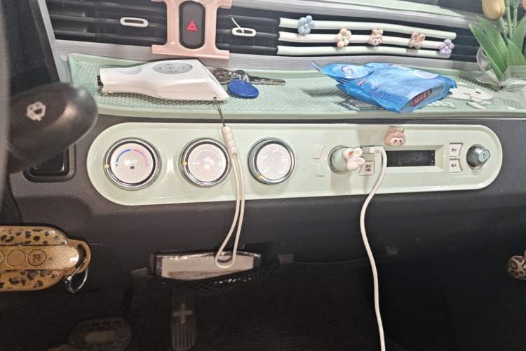 Used Wuling Hongguang MINIEV 2022 Macaron Premium Model – Lithium Iron Phosphate Audio And AC Panel
