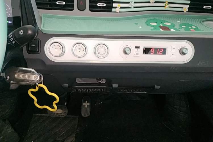 Used Wuling Hongguang MINIEV 2022 Macaron Premium Model – Lithium Iron Phosphate Audio And AC Panel