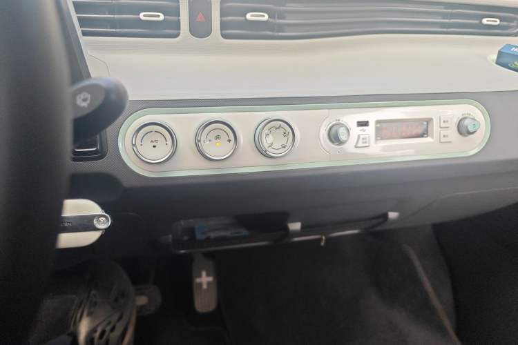 Used Wuling Hongguang MINIEV 2022 Macaron Premium Model – Lithium Iron Phosphate Audio And AC Panel
