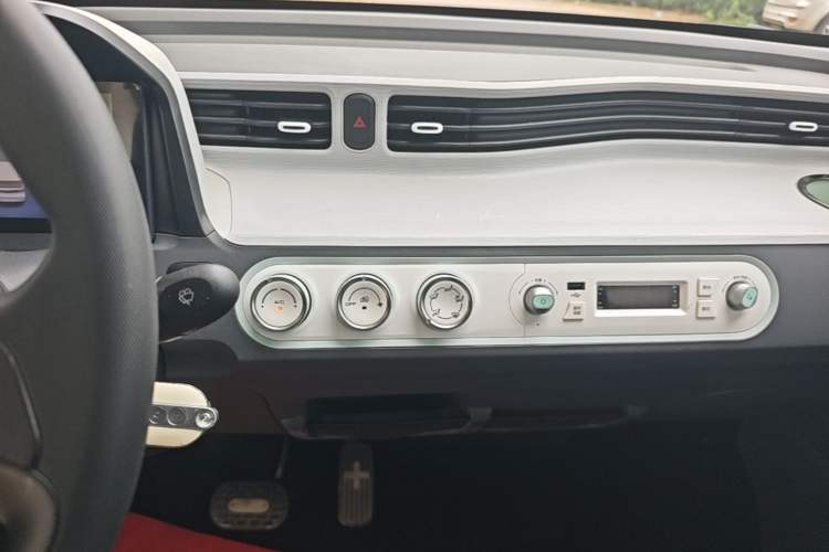 Used Wuling Hongguang MINIEV 2022 Macaron Fashion Model Lithium Iron Phosphate Audio And AC Panel