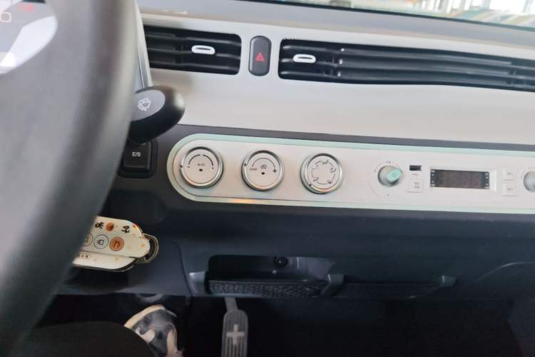 Used Wuling Hongguang MINIEV 2022 Macaron Premium Model – Lithium Iron Phosphate Audio And AC Panel