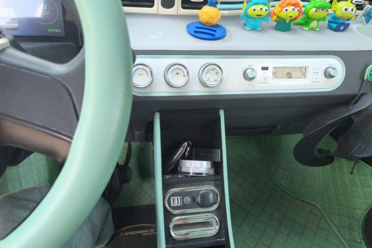 Used Wuling Hongguang MINIEV 2022 Macaron Premium Model – Lithium Iron Phosphate Audio And AC Panel