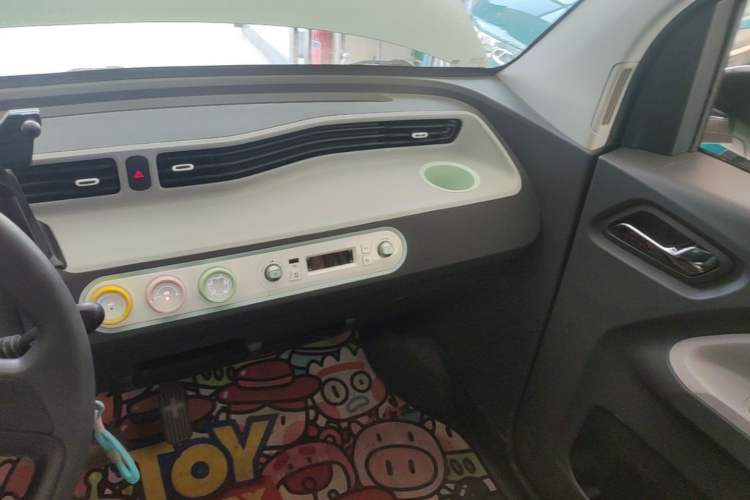 Used Wuling Hongguang MINIEV 2022 Macaron Premium Model – Lithium Iron Phosphate Audio And AC Panel
