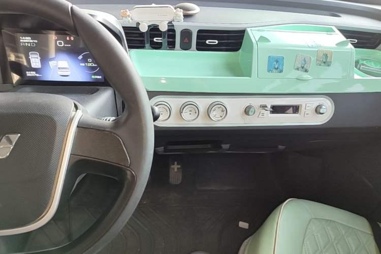 Used Wuling Hongguang MINIEV 2022 Macaron Fashion Model Lithium Iron Phosphate Audio And AC Panel
