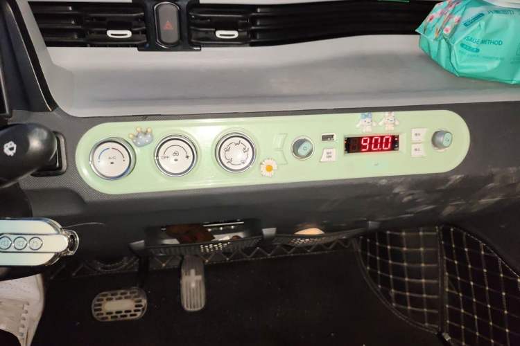 Used Wuling Hongguang MINIEV 2022 Macaron Premium Model – Lithium Iron Phosphate Audio And AC Panel