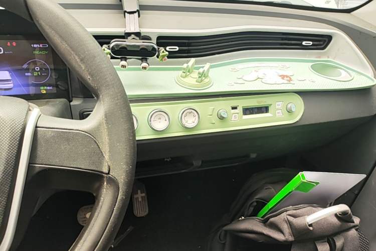 Used Wuling Hongguang MINIEV 2022 Macaron Fashion Model Lithium Iron Phosphate Audio And AC Panel