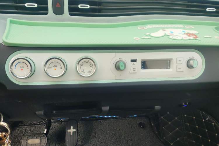 Used Wuling Hongguang MINIEV 2022 Macaron Premium Model – Lithium Iron Phosphate Audio And AC Panel