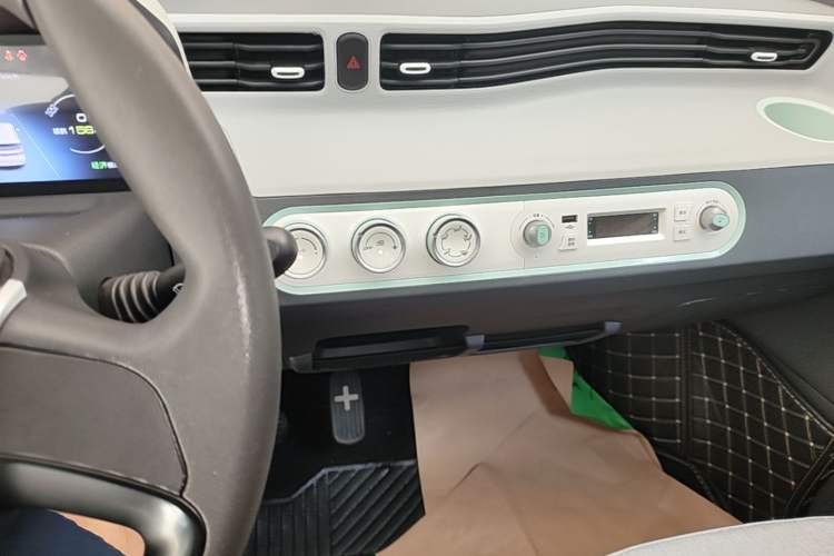 Used Wuling Hongguang MINIEV 2022 Macaron Premium Model – Lithium Iron Phosphate Audio And AC Panel