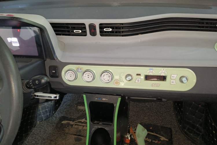 Used Wuling Hongguang MINIEV 2022 Macaron Premium Model – Lithium Iron Phosphate Audio And AC Panel