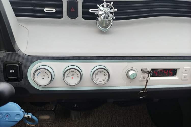 Used Wuling Hongguang MINIEV 2022 Macaron Fashion Edition Lithium-Nickel-Cobalt-Alpha-oxide Audio And AC Panel