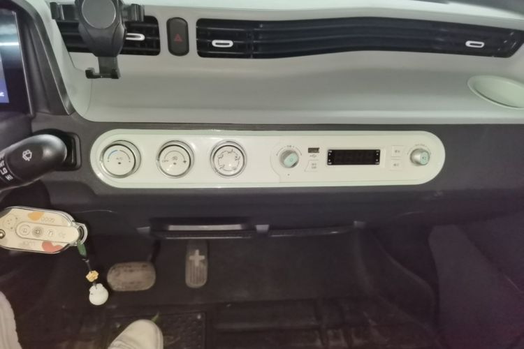 Used Wuling Hongguang MINIEV 2022 Macaron Premium Model – Lithium Iron Phosphate Audio And AC Panel