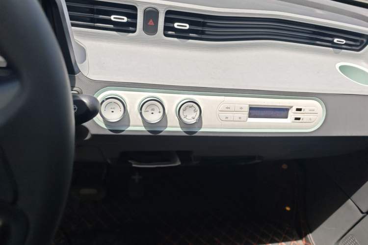 Used Wuling Hongguang MINIEV 2022 Macaron Premium Model – Lithium Iron Phosphate Audio And AC Panel