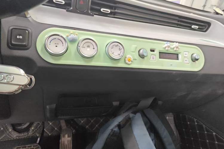 Used Wuling Hongguang MINIEV 2022 Macaron Premium Model – Lithium Iron Phosphate Audio And AC Panel