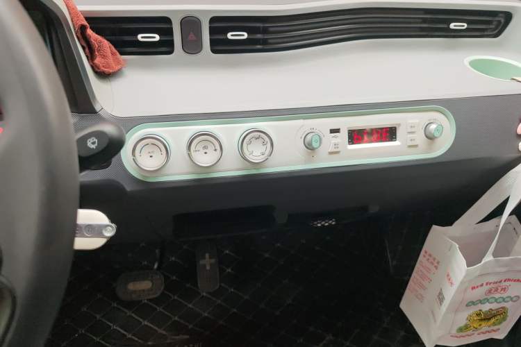 Used Wuling Hongguang MINIEV 2022 Macaron Premium Model – Lithium Iron Phosphate Audio And AC Panel