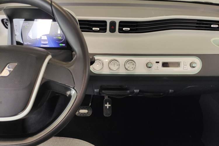 Used Wuling Hongguang MINIEV 2022 Macaron Premium Model – Lithium Ternary Battery Audio And AC Panel