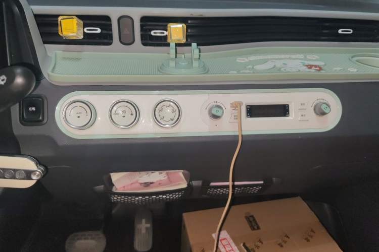 Used Wuling Hongguang MINIEV 2022 Macaron Premium Model – Lithium Iron Phosphate Audio And AC Panel