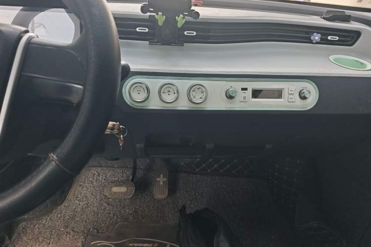 Used Wuling Hongguang MINIEV 2022 Macaron Fashion Model Lithium Iron Phosphate Audio And AC Panel