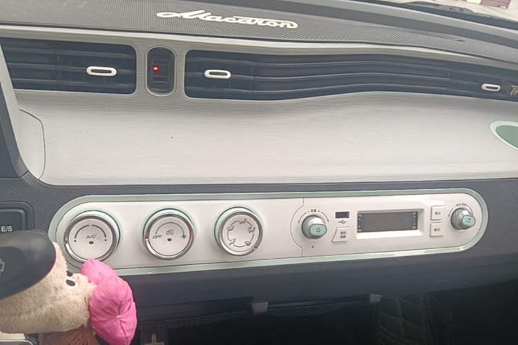 Used Wuling Hongguang MINIEV 2022 Macaron Premium Model – Lithium Ternary Battery Audio And AC Panel