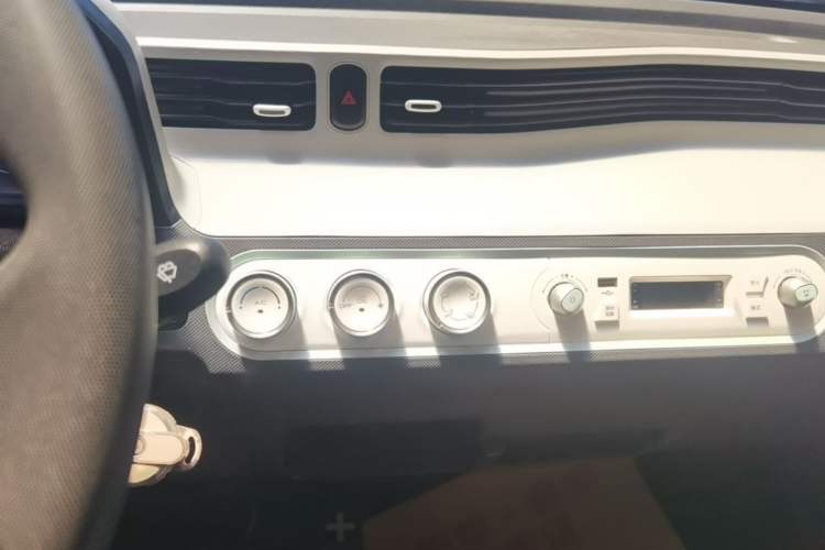 Used Wuling Hongguang MINIEV 2022 Macaron Premium Model – Lithium Iron Phosphate Audio And AC Panel